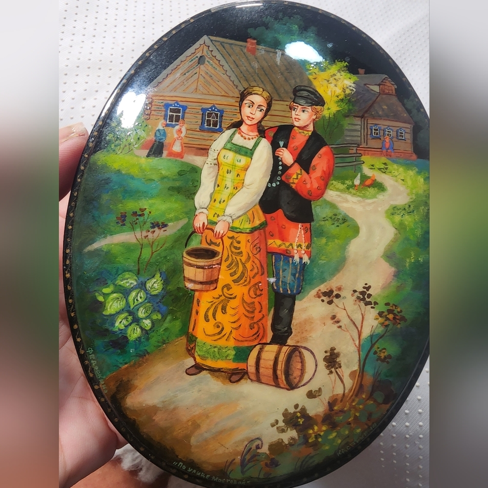 Vintage Oval Fedoskino Russian Lacket Black Jewerly Box Hand Painted - Picture 4 of 10